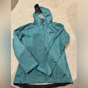 Women's turquoise Patagonia rain jacket!